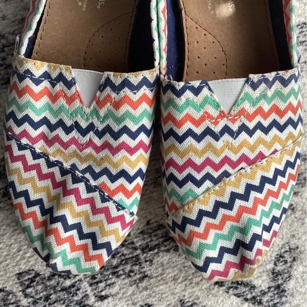 Tom’s Shoes Jonathan Adler Slip On Flats Size 7.5